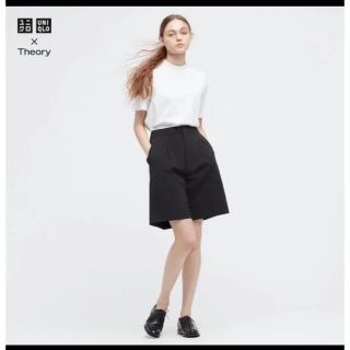 ユニクロ(UNIQLO)のユニクロ✖️セオリー　感動　タック　イージー　ショートパンツ(ショートパンツ)