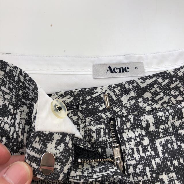 ACNE(アクネ)の美品 Acne CONTACT PRINT タックテーパードパンツ(34) レディースのパンツ(カジュアルパンツ)の商品写真