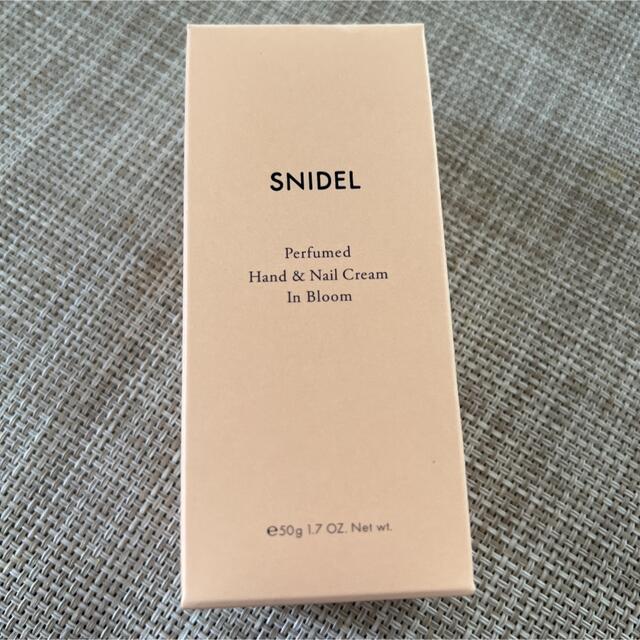 SNIDEL(スナイデル)のスナイデル　パフュームドハンドandネイルクリームインブルーム コスメ/美容のボディケア(ハンドクリーム)の商品写真