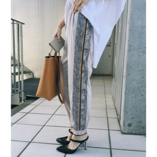 アメリヴィンテージ(Ameri VINTAGE)の【新品】ameri vintage PYTHON LINE PANTS(カジュアルパンツ)