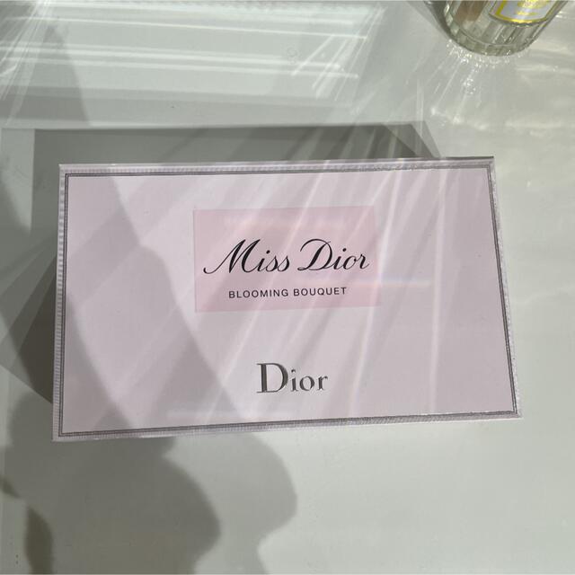 【Dior】ミスディオールコフレ 香水 リップ ハンドクリーム リップバーム 1