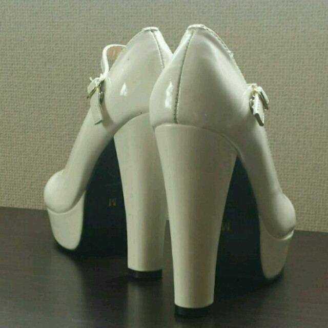 パンプス(ホワイト) レディースの靴/シューズ(ハイヒール/パンプス)の商品写真