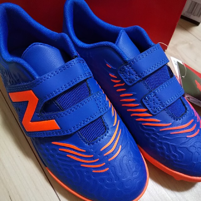 New Balance(ニューバランス)の新品★ニューバランス    サッカーシューズ スポーツ/アウトドアのサッカー/フットサル(シューズ)の商品写真