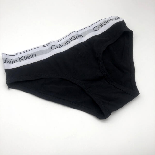 ck Calvin Klein(シーケーカルバンクライン)のカルバンクライン　レディース　上下セット　ブラ&ショーツ　黒　下着　Mサイズ レディースの下着/アンダーウェア(ブラ&ショーツセット)の商品写真