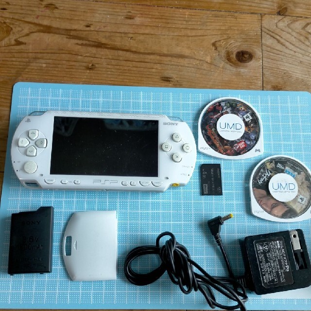 【美品】PSP 2000 すぐ遊べるセット(ブラック)