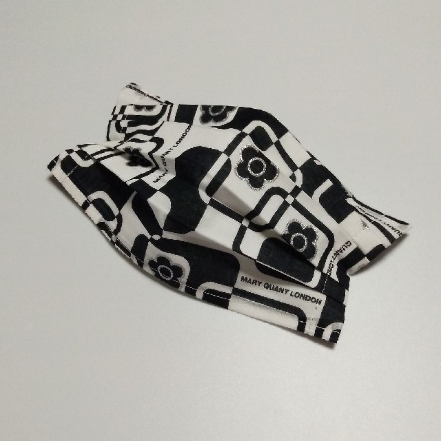 MARY QUANT(マリークワント)のマスクカバー・インナーマスク(ブラック幾何学MQ) ハンドメイドのファッション小物(その他)の商品写真