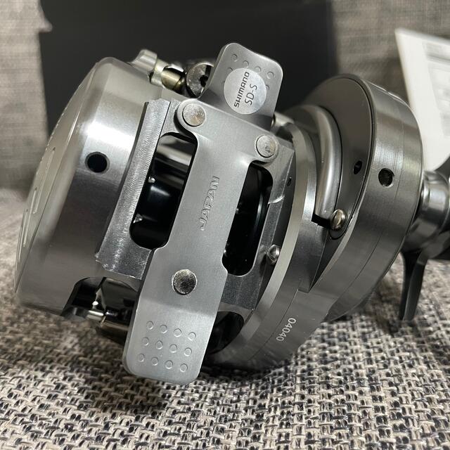 SHIMANO   超美品  カルカッタコンクエストDC HG シマノの