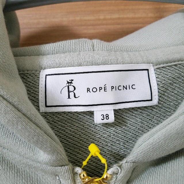 Rope' Picnic(ロペピクニック)の⭐未使用品⭐【ロペピクニック】裏毛ジップショートフーディー　グリーン　38 レディースのトップス(パーカー)の商品写真