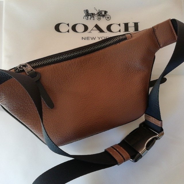 COACH(コーチ)の正規店舗購入　コーチ　シグネチャー　ジャガードレザー　ボディウエストバッグ　新品 メンズのバッグ(ボディーバッグ)の商品写真