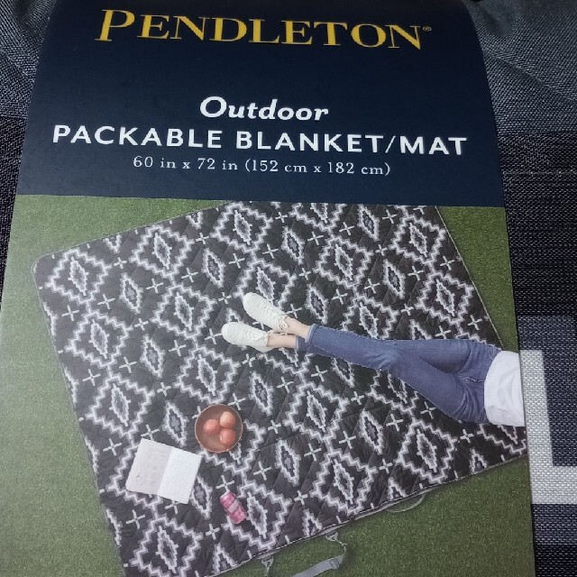 PENDLETON(ペンドルトン)のペンドルトン アウトドア ブランケット マット 152cm X 182cm　黒 スポーツ/アウトドアのアウトドア(その他)の商品写真