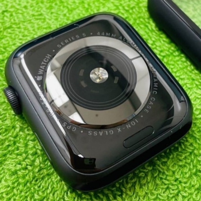 Apple Watch(アップルウォッチ)のApple Watch5  GPS44mm applewatch series5 スマホ/家電/カメラのスマホアクセサリー(その他)の商品写真