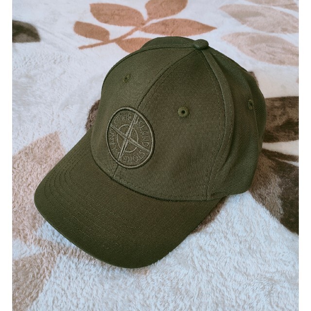 STONE ISLAND(ストーンアイランド)のSTONE ISLANDベースボールキャップ カーキ サークルロゴ メンズの帽子(キャップ)の商品写真