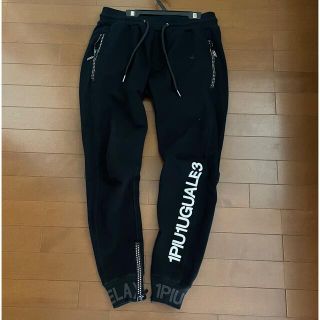 ウノピゥウノウグァーレトレ(1piu1uguale3)の1PIU1UGUALE3RELAX/RHINESTONEZIPJOGGER(その他)