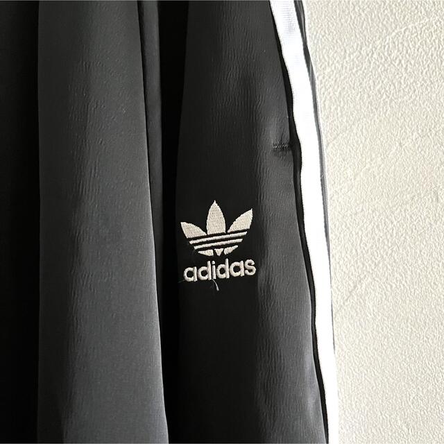 adidas(アディダス)の【良品】adidas アディダスのロングスカート　サテン風　黒 レディースのスカート(ロングスカート)の商品写真