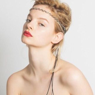 新品 カチューシャ ヘアアクセ　レザー ゴールド 日本製 ヘッドドレス(ヘアバンド)