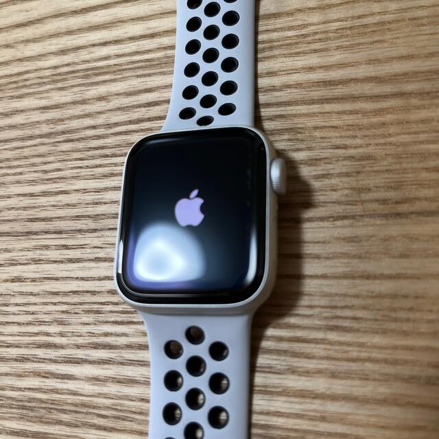 Apple Watch(アップルウォッチ)のApple Watch SE 40mm アルミ GPS シルバー メンズの時計(腕時計(デジタル))の商品写真