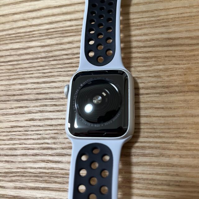 Apple Watch(アップルウォッチ)のApple Watch SE 40mm アルミ GPS シルバー メンズの時計(腕時計(デジタル))の商品写真