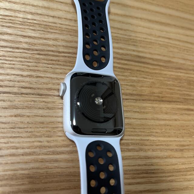 Apple Watch(アップルウォッチ)のApple Watch SE 40mm アルミ GPS シルバー メンズの時計(腕時計(デジタル))の商品写真