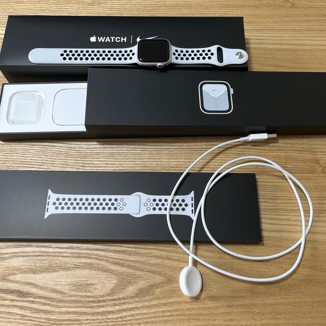 Apple Watch(アップルウォッチ)のApple Watch SE 40mm アルミ GPS シルバー メンズの時計(腕時計(デジタル))の商品写真