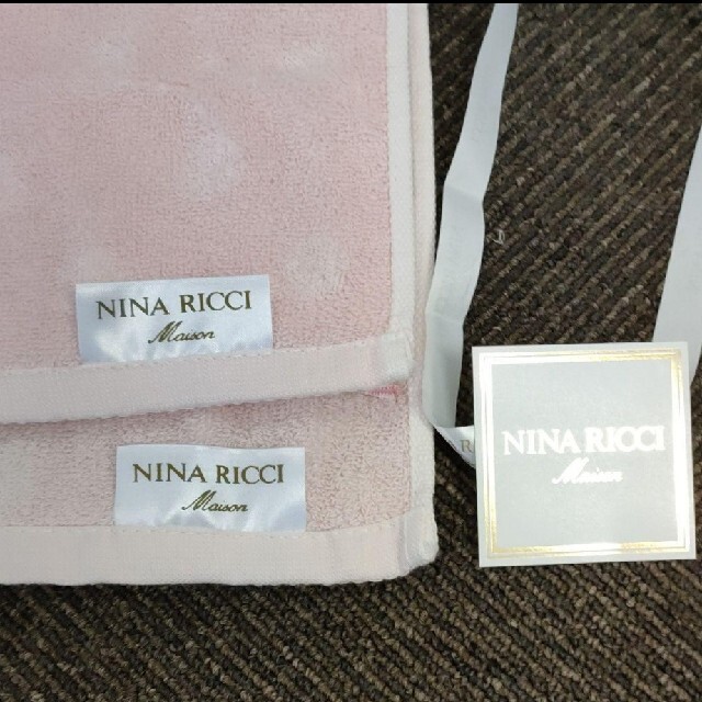 NINA RICCI(ニナリッチ)のNINA RlCCl♡タオル2枚セット インテリア/住まい/日用品の日用品/生活雑貨/旅行(タオル/バス用品)の商品写真