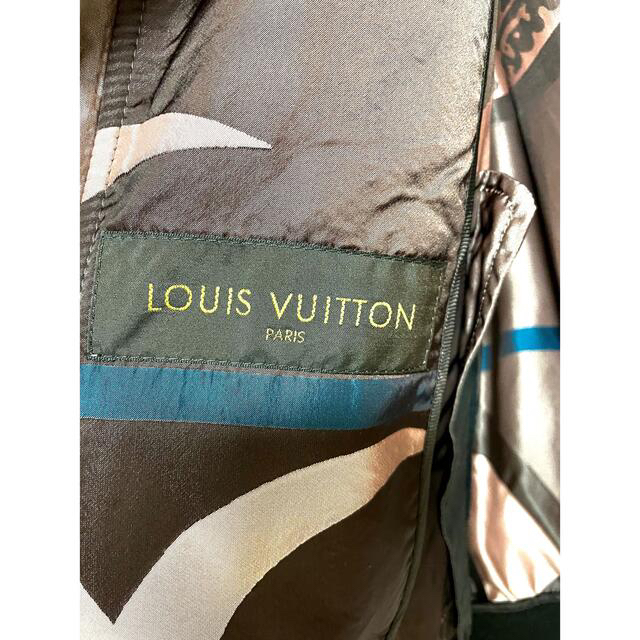 LOUIS VUITTON(ルイヴィトン)のルイヴィトンアニマル柄ボンバージャケット メンズのジャケット/アウター(ブルゾン)の商品写真