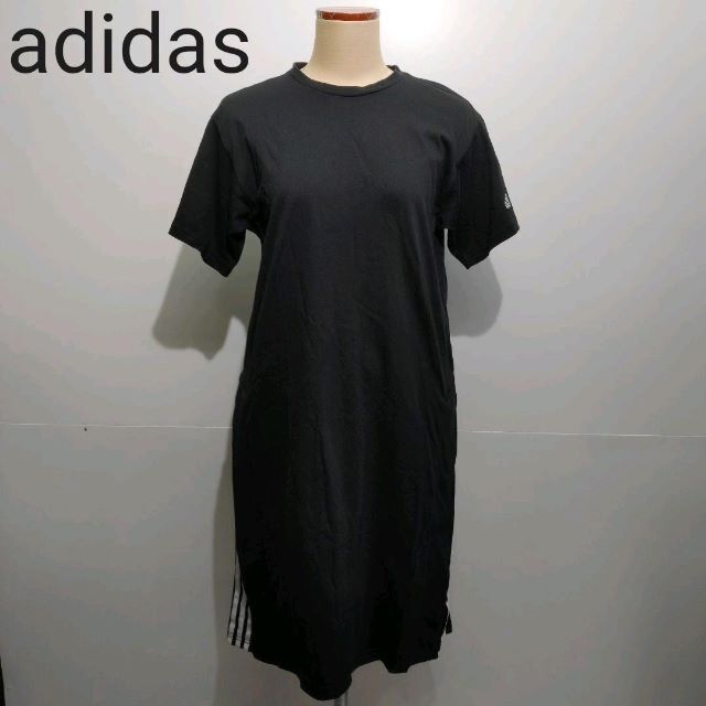 adidas - adidas サイドスリットライン半袖ワンピースの通販 by adidas - adidas サイドスリットライン半袖ワンピースの通販 by