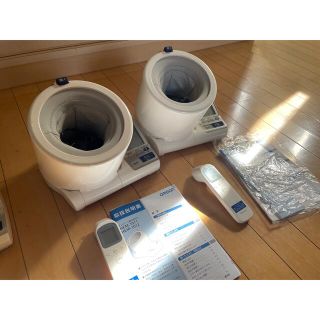 オムロン(OMRON)のOMRON血圧測定器 2個セット！ (その他)