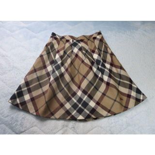 バーバリー(BURBERRY)の【キティ♡様専用】美品☆バーバリーブルーレーベル　ウールチェックスカート38(ひざ丈スカート)