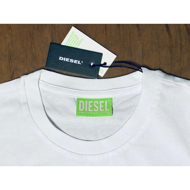 DIESEL(ディーゼル)のDIESEL  新品未使用　XSサイズ　Tシャツ　ティーシャツ　白　ディーゼル メンズのトップス(Tシャツ/カットソー(半袖/袖なし))の商品写真