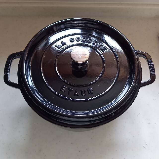 STAUB(ストウブ)のストウブ　シャイニーブラック26cm インテリア/住まい/日用品のキッチン/食器(鍋/フライパン)の商品写真