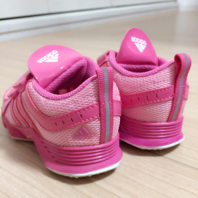 adidas(アディダス)の新品未使用!! adidas スニーカー キッズ/ベビー/マタニティのベビー靴/シューズ(~14cm)(スニーカー)の商品写真