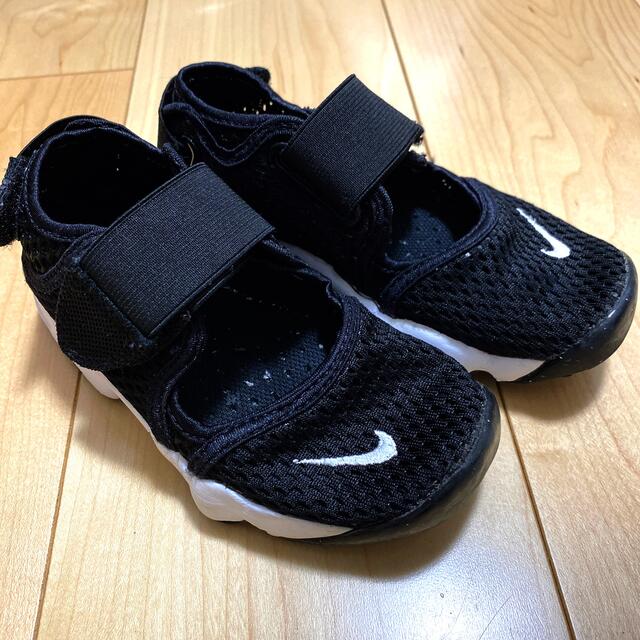 NIKE(ナイキ)のナイキ　リフト　17 キッズ/ベビー/マタニティのキッズ靴/シューズ(15cm~)(スニーカー)の商品写真