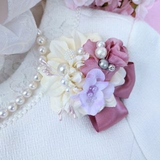 ホワイト&モーヴ🌸入園式🌸入学式コサージュ🌸卒園式🌸卒業式🌸536(コサージュ/ブローチ)