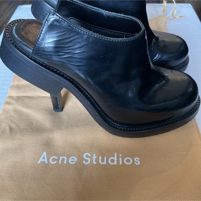 アクネ　acne サボ ヒール