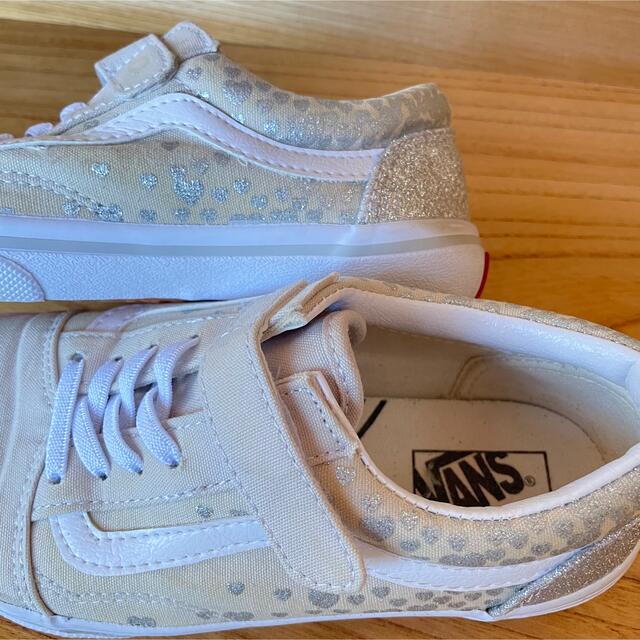 VANS(ヴァンズ)のVANS ヴァンズ ローカット スニーカー ベージュ ハート 21cm 女の子 キッズ/ベビー/マタニティのキッズ靴/シューズ(15cm~)(スニーカー)の商品写真