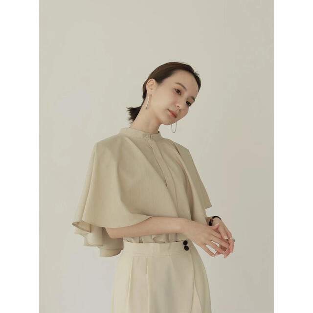 TODAYFUL(トゥデイフル)の【22時までお値下げ】 louren drape cape blouse レディースのトップス(シャツ/ブラウス(半袖/袖なし))の商品写真