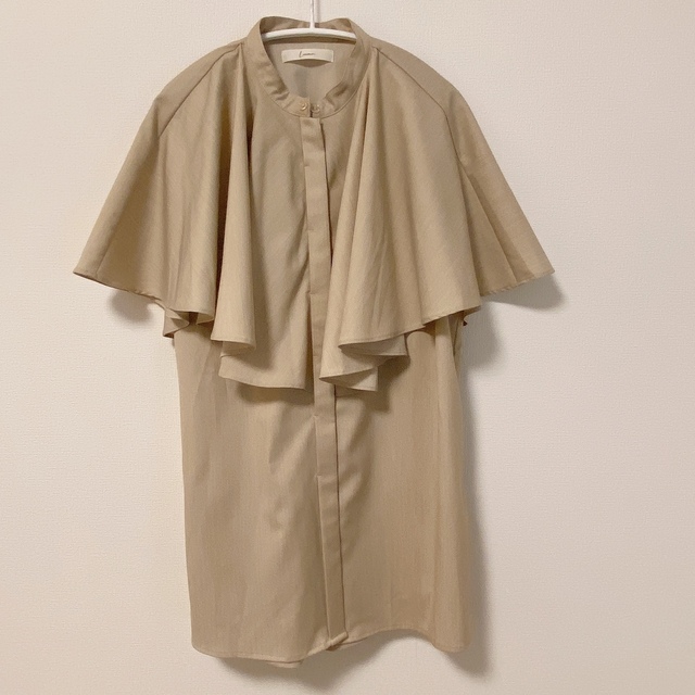 TODAYFUL(トゥデイフル)の【22時までお値下げ】 louren drape cape blouse レディースのトップス(シャツ/ブラウス(半袖/袖なし))の商品写真