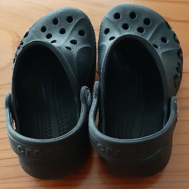 crocs(クロックス)の美品 crocs クロックス サンダル 14-15cm 黒 キッズ/ベビー/マタニティのベビー靴/シューズ(~14cm)(サンダル)の商品写真