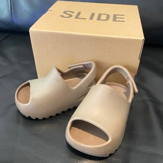 アディダス(adidas)のADIDAS YEEZY SLIDE 14cm お子様の夏のオシャレサンダルに(サンダル)