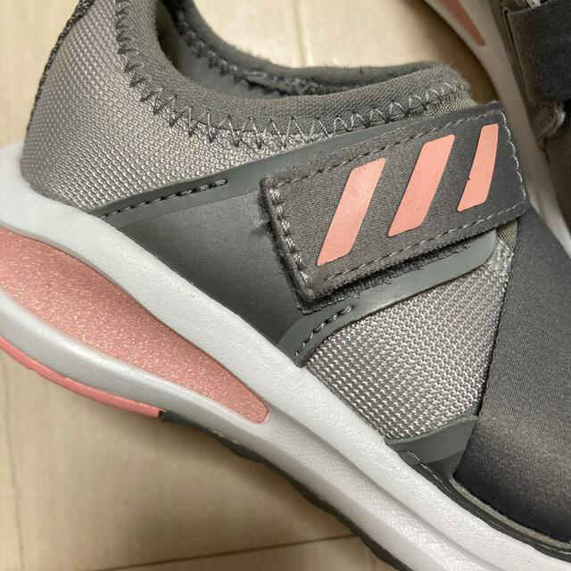 adidas(アディダス)の☆みゆあまま様専用  adidas スニーカー 18cm キッズ/ベビー/マタニティのキッズ靴/シューズ(15cm~)(スニーカー)の商品写真