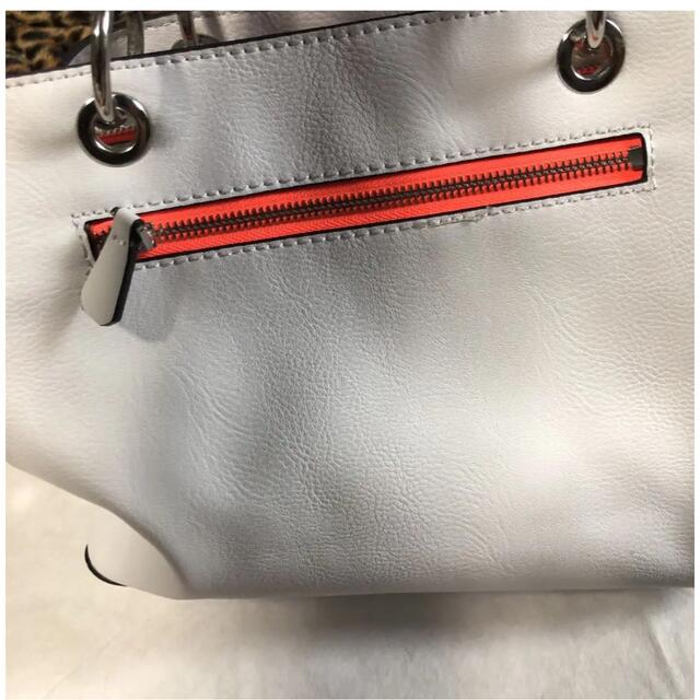 GUESS(ゲス)のguess バッグ レディースのバッグ(ハンドバッグ)の商品写真