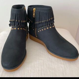 アグ(UGG)の☆美品☆UGG ARIANEアリアンヌ　23㎝　黒　ショートブーツ(ブーツ)