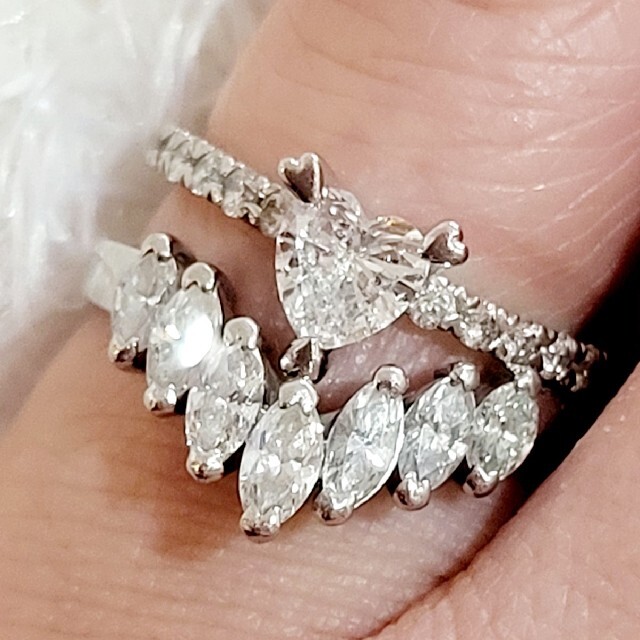 PT900 ダイヤ 0.65ct V字 デザイン リング プラチナ 重ね付けの通販 by