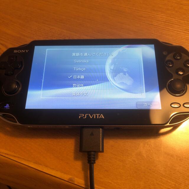 SONY(ソニー)のVITA PCH-1000 グラビティデイズ　進撃の巨人 エンタメ/ホビーのゲームソフト/ゲーム機本体(携帯用ゲーム機本体)の商品写真