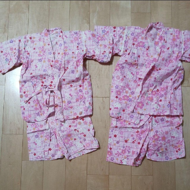 ぱんだ様専用 双子 甚平 110 キティ 2枚セット キッズ/ベビー/マタニティのキッズ服女の子用(90cm~)(甚平/浴衣)の商品写真