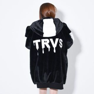 シヴァーライズ(CIVARIZE)の【TRAVAS TOKYO】パッチワークバックロゴファーパーカー〈ブラック〉(毛皮/ファーコート)