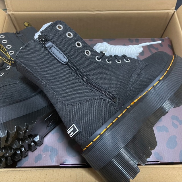 Dr.Martens(ドクターマーチン)の★Dr.Martens★ドクターマーチン×エックスガール 限定モデル JADON レディースの靴/シューズ(ブーツ)の商品写真