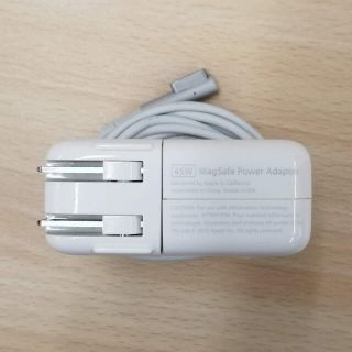 マック(Mac (Apple))の純正品　マック充電アダプタ　45W MagSafe Power L型 (PC周辺機器)