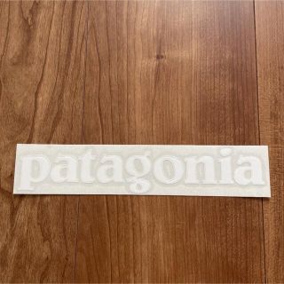 パタゴニア(patagonia)の新品未使用パタゴニア白文字ロゴカッティングステッカー(その他)