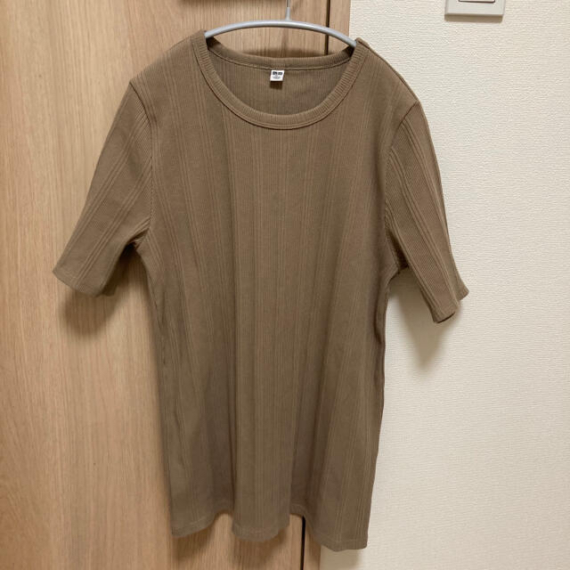 UNIQLO(ユニクロ)の【一度のみ着用】ユニクロ　ランダムリブクルーネックT XL  ベージュ レディースのトップス(Tシャツ(半袖/袖なし))の商品写真